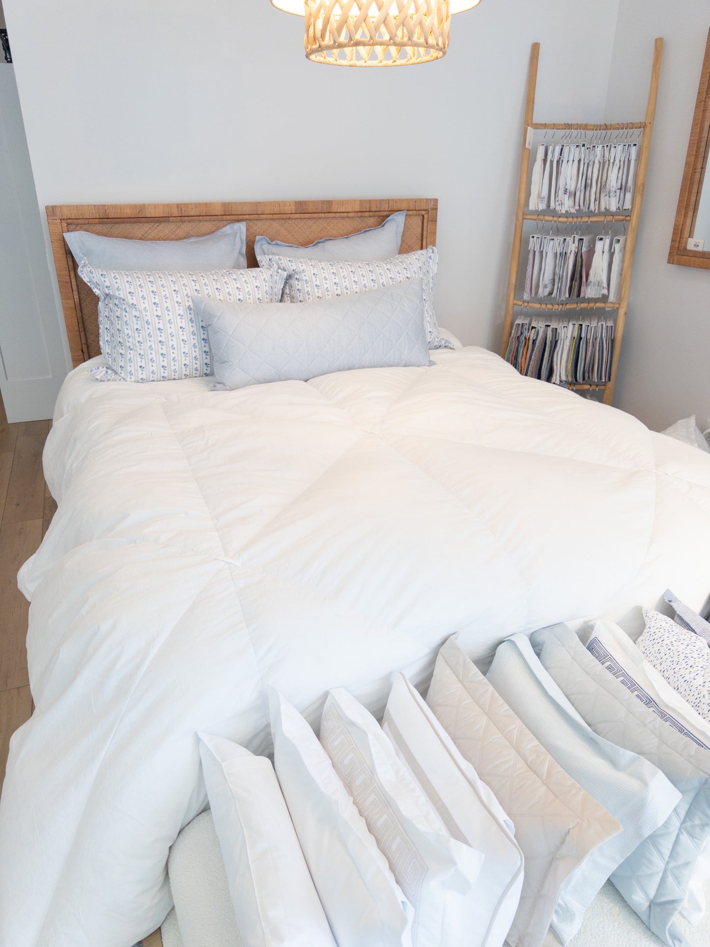 800 Fill Power Batiste Siberian Down Comforter – Super Light
