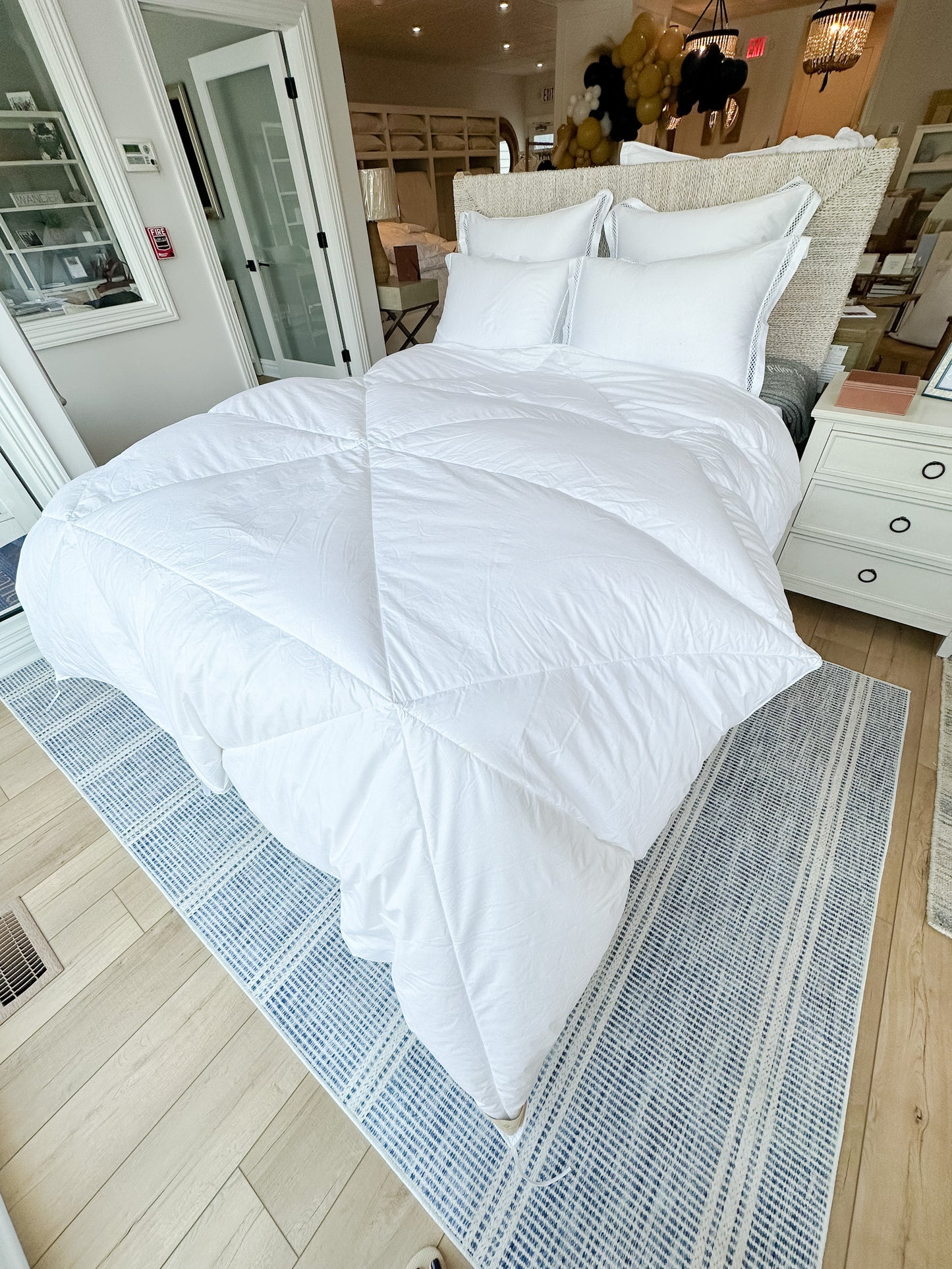 700 Fill Power Batiste Hungarian Goose Down Comforter – All Year