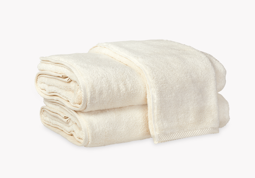 Milagro Bath Collection
